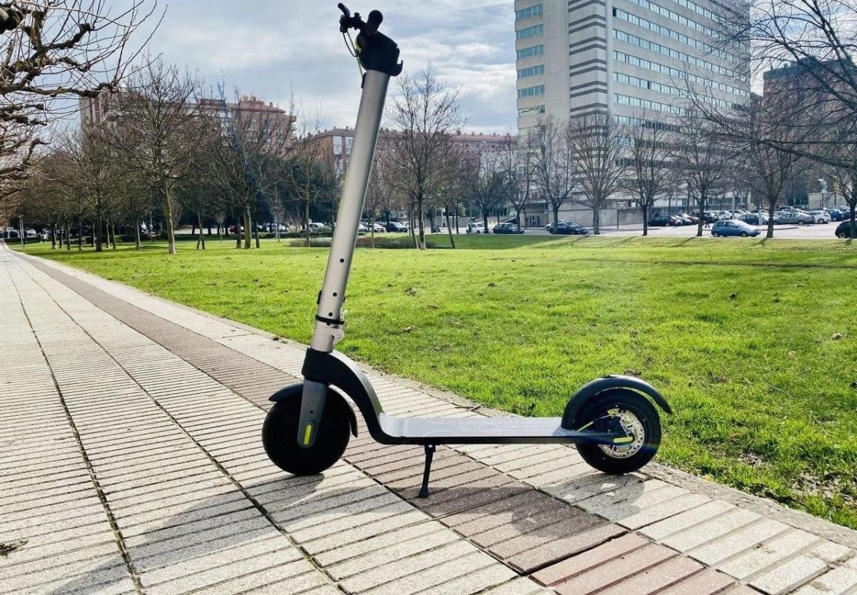 Patinete Cecotec modelo Y